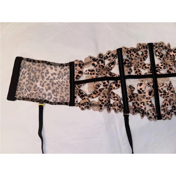 Victoria’s Secret Floral appliqué Embroidered Leopard Waist Cincher garter belt - Picture 5 of 7